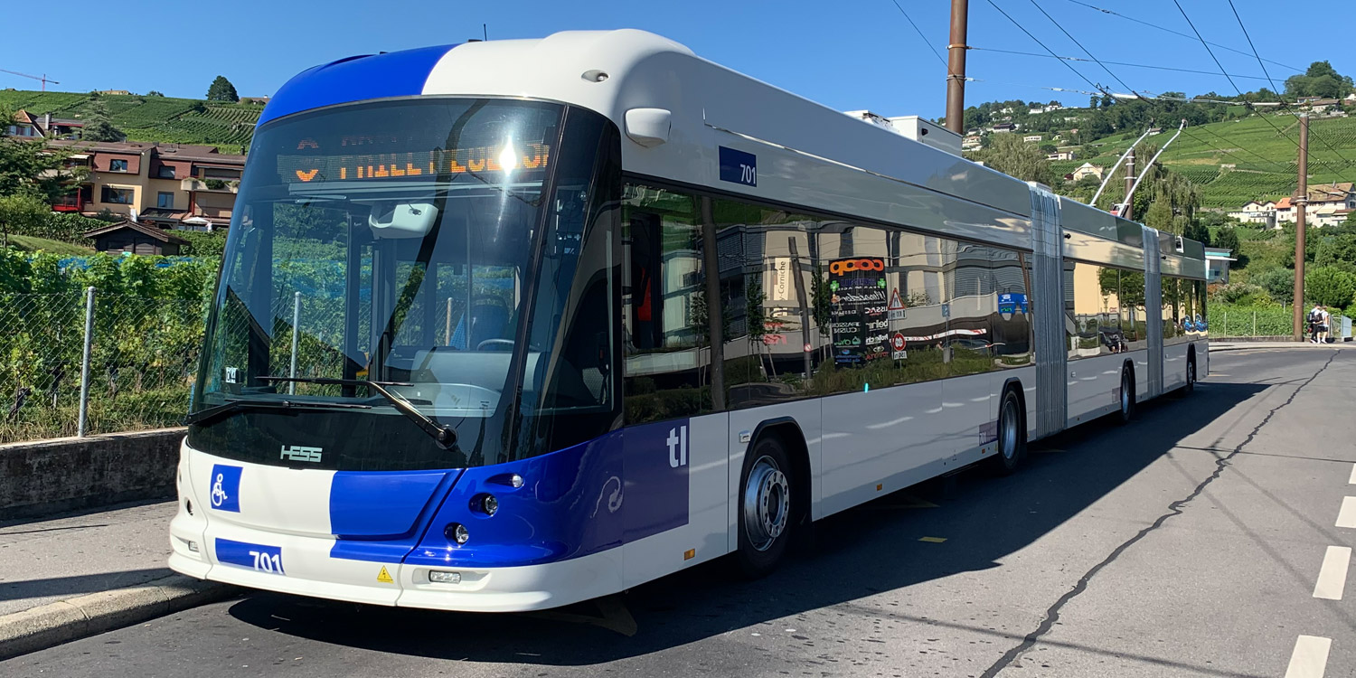 Vue du méga-trolleybus qui circule déjà sur la ligne 9